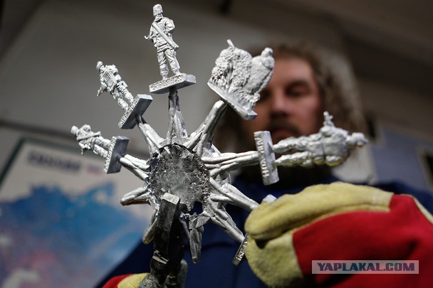 Как создаётся миниатюрная армия ДНР.