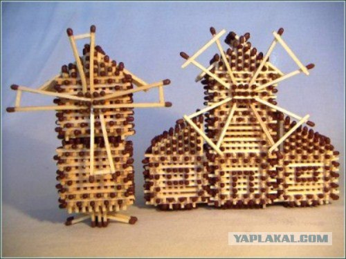 Делаем домик из спичек.