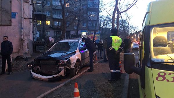 Во Владивостоке задержали водителя, сбившего мать с ребенком