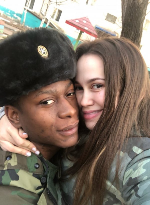 Душевно исполняет