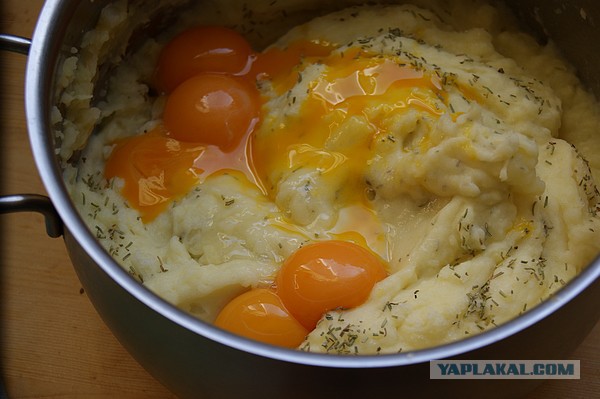 Картофельное суфле-запеканка, С беконом, сыром и помидорами