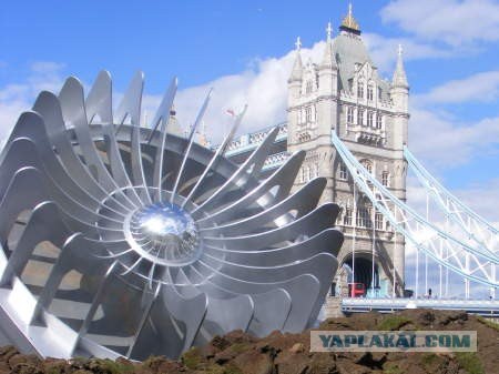 Непонятный обьект в парке Potters Fields