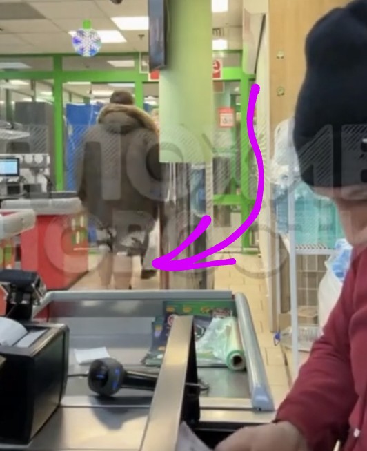 — Еще моей жене хоть слово скажешь, я тебе реально и одно ухо пробью, и второе! Услышал меня? — Услышал