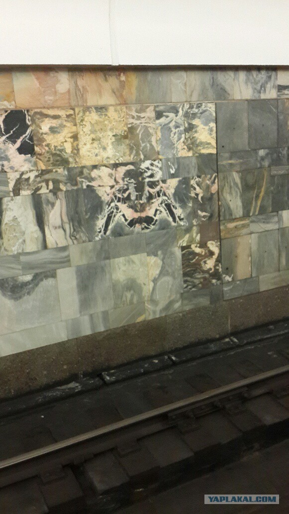 Раскоряка в Московском метро