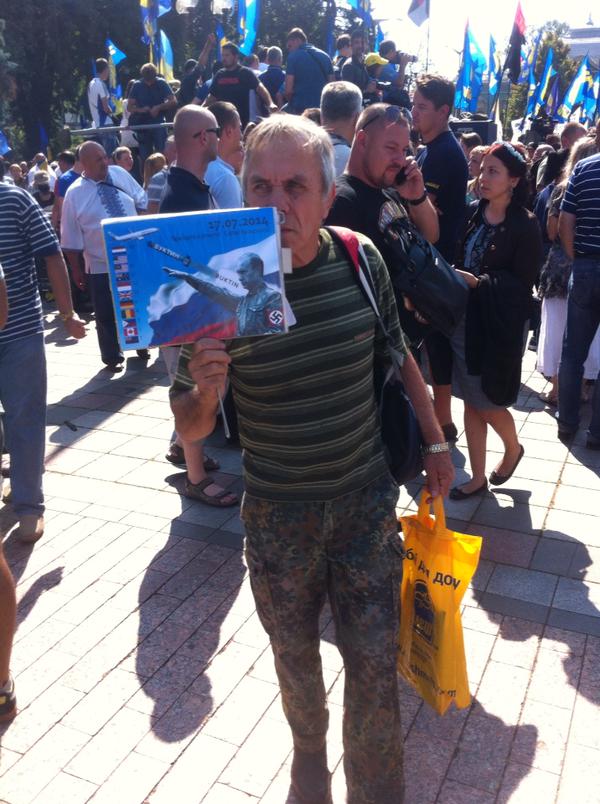 Митингующие в Киеве штурмуют здание Рады
