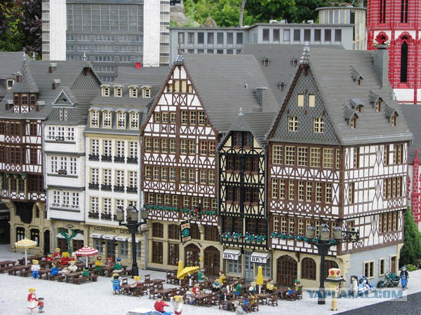 Грандиозные сооружения из LEGO