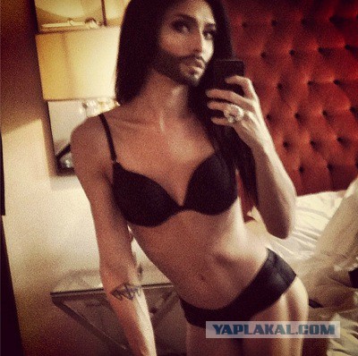 Девушки в купальниках