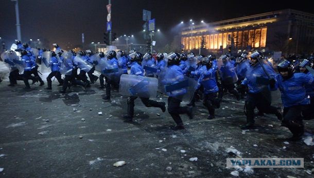 В Румынии 250 тысяч человек вышли на демонстрации против снятия обвинений с коррупционных чиновников