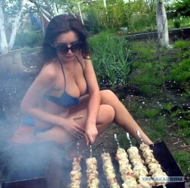 Жующие девчули