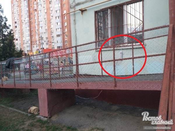 В Ростове-на-Дону пандус для инвалидов зашили металлической сеткой