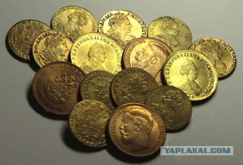 Петербуржец отдал за липовые «царские» монеты всё, что у него было. Даже кредитные наушники