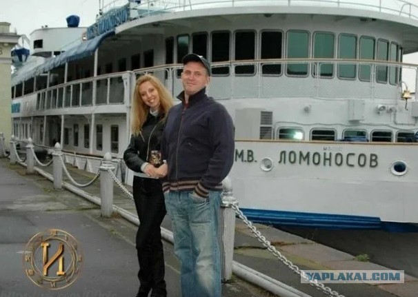 Рукодельный мужик купил столетний корабль, отремонтировал и теперь живет в нем и занимается творчеством