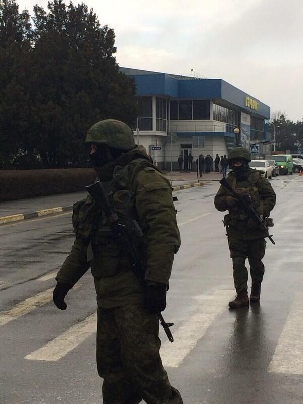 В Крыму захвачены Совмин и Верховная рада, официальных заявлений еще не было