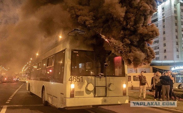 Силовики стягивают технику и людей в центр Минска