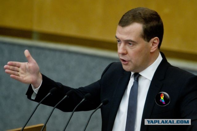Д.Медведев: Россиянам придется менять работу
