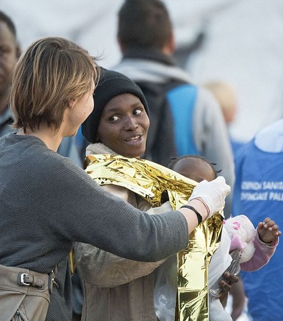 Беженцы стали массово прибывать на Сицилию