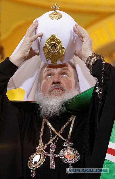 Не потому что дура, а потому что баба