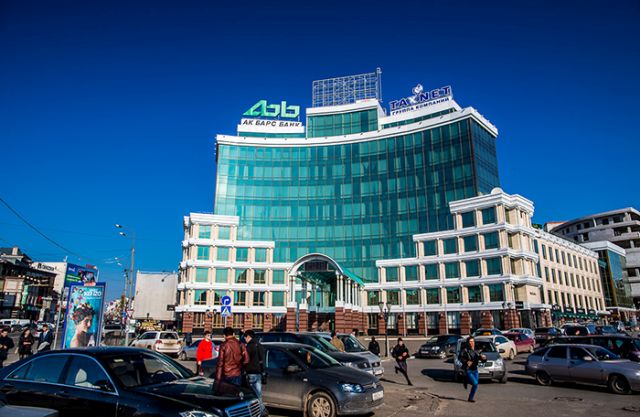 Неоправданно роскошные дворцы Пенсионного фонда в разных городах