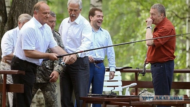 Жириновский предложил разрешить гражданам носить оружие