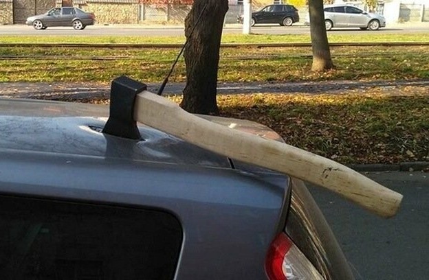 Лом в крыше автомобиля