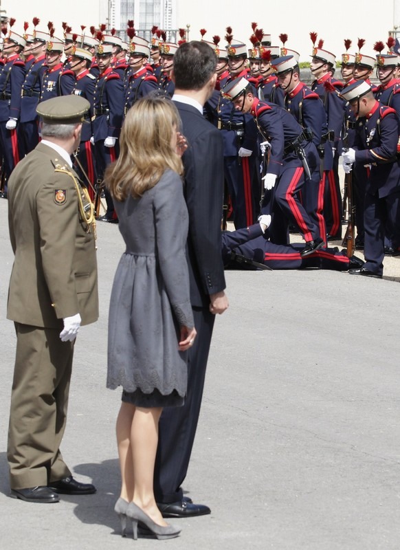 Упал на параде