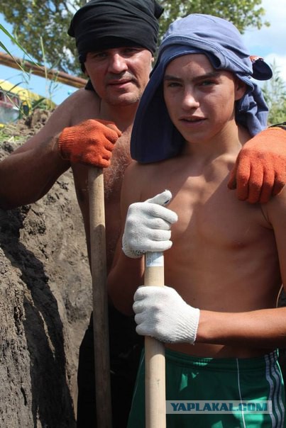 Украинцы копают окопы