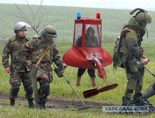 Человек и снегоход!