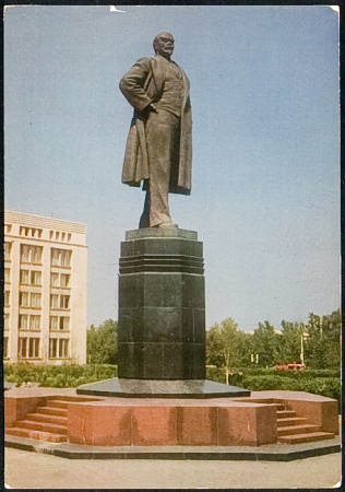 Памятники Ленину