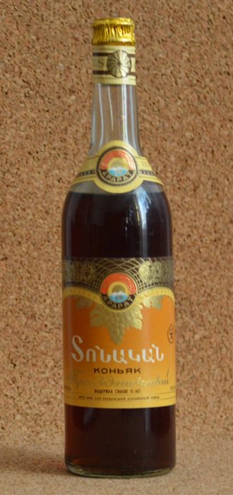 Загадка: какой бокал официально используется для коньяка?