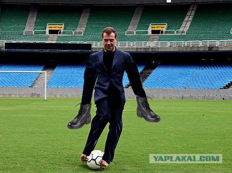 Фотожаба: Медведев футболист