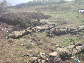 Решили спрятать танки у домов