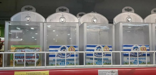 В британских супермаркетах начали вешать защитные магниты от краж на сыр и масло