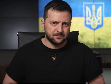Выглядит, как будто это какой–то шифр по типу языка жестов, знатоки по расшифровке есть?