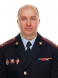 У главного свердловского борца с коррупцией Андрея Дьякова нашли целый автопарк элитных автомобилей.