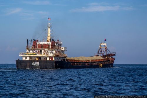 Танкер в море: флаг, смена регистрации и ответственность при атаке на танкер