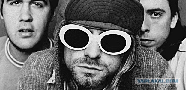 Девочка играет и поёт (Nirvana)...