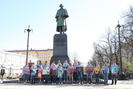 Художники в центре Москвы представили свой взгляд