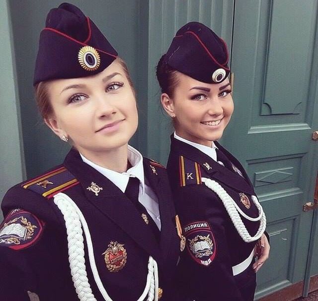 Из-за леса выезжает конная полиция: премьера - не репетиция