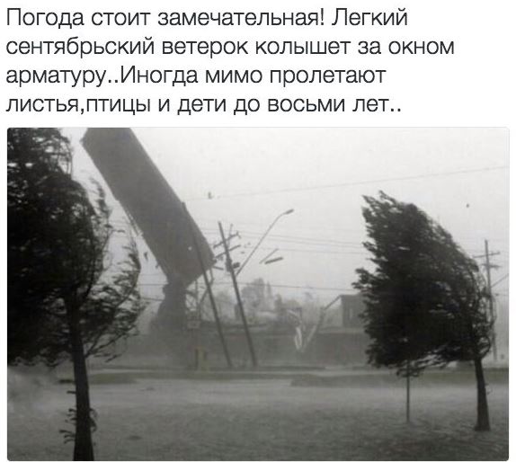 Ураганный ветер в Чите. Он срывает запросто крышу здания торгового центра. Май 2020