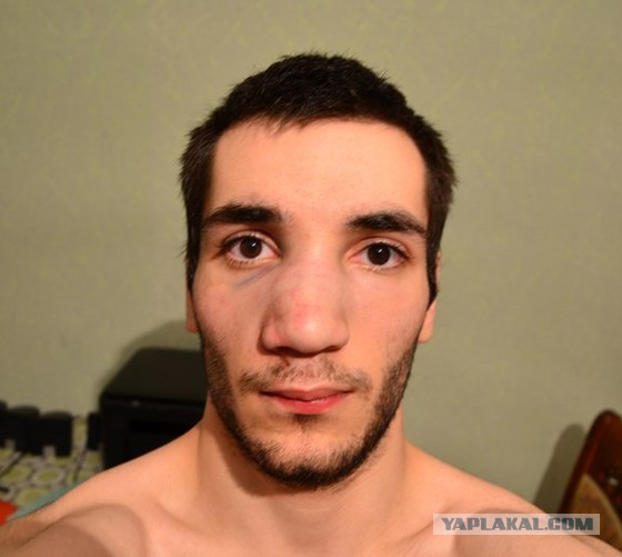 ОМОН крепит красные мокасины