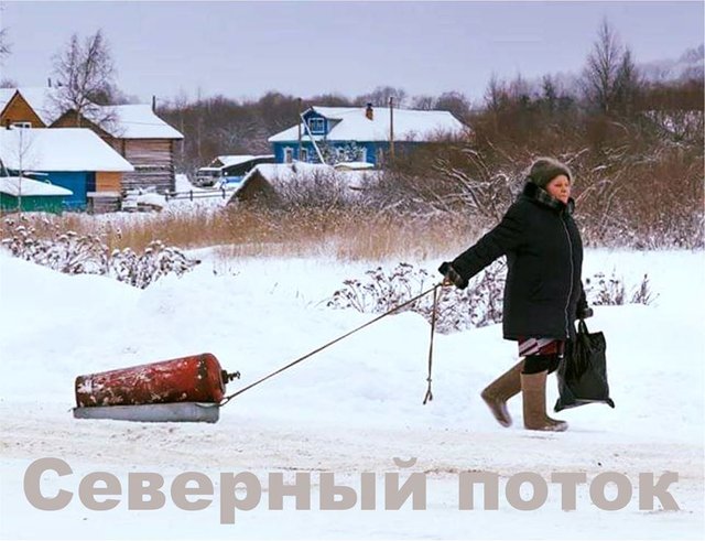 Чиновник посоветовал многодетной россиянке купить вертолет и не жаловаться больше на плохие дороги