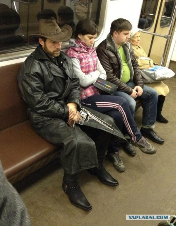 Что Чак Норрис делает в московском метро?