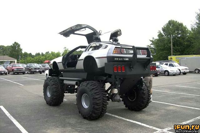 Красивый автомобиль.