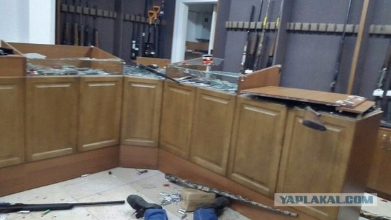 В Актобе (Актюбинске) захватили два оружейных магазина и пытались захватить военчасть
