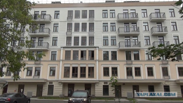 Московская судья на особых условиях купила элитное жилье в доме, где должны были расселять сирот, молодых семей