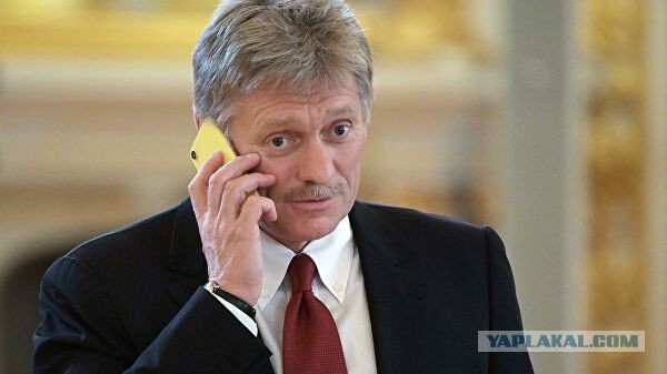 Песков попросил одного из сотрудников больницы в Коммунарке снять Владимира Путина на телефон во время посещения отделения