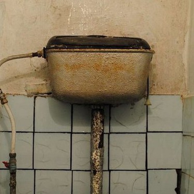 Если зависает поплавок унитаза