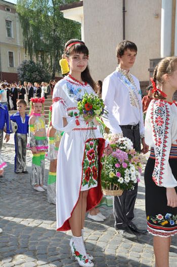 Школьницы на последнем звонке 2013