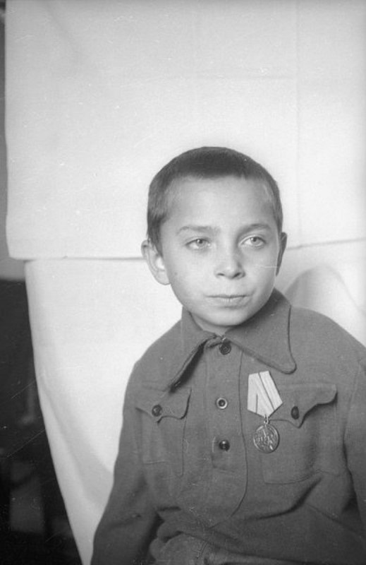 Медаль «За оборону Сталинграда» в 8 лет. Как сложилась судьба самого юного защитника города