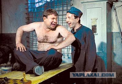 Трижды судимый мужчина с пауком на черепе стал депутатом